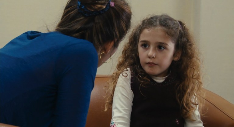 lost-polisse.1080p.mkv_snapshot_00.01.10_[2012.02.27_00.26.03]