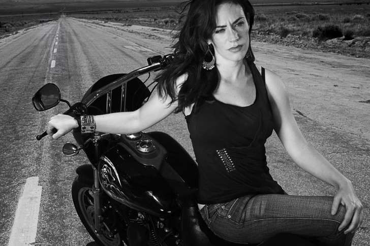 Maggie-Siff-Sons-of-Anarchy-Tara-485x728